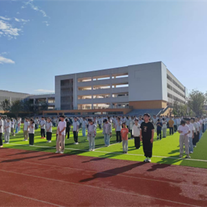 传承家国情怀，共护山河无恙——桃红中学举行2025年秋季第3周升旗仪式