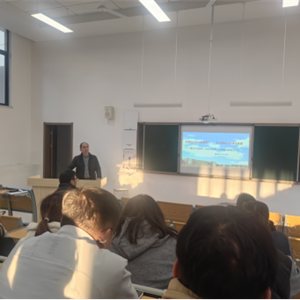 砥砺前行做总结，立德树人写新篇——桃红中学举行期半教职工大会暨期中教学质量分析会